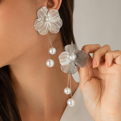 Fashion Three-dimensional Ginkgo Leaf Flower Earrings